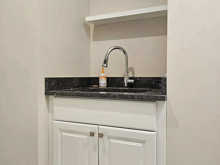 31 Antrim St #B — Photo 6