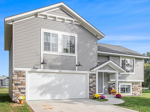 3rd image of 2111 Westfield Ln
