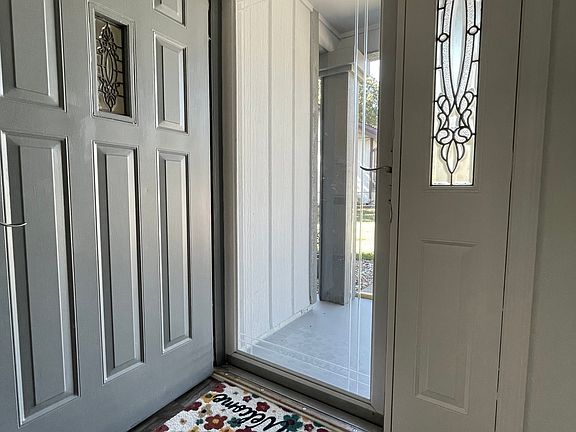 2nd image of 26 Eleanor Ln #26