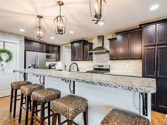 5th image of 412 Ledgestone Ridge Ct