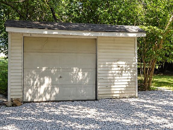 4th image of 935 Worden Rd