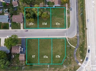 17 Alameda Dr, Carpentersville, IL 60110