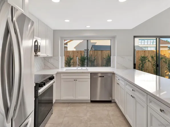 365 Apollo Dr, Vista, CA 92084