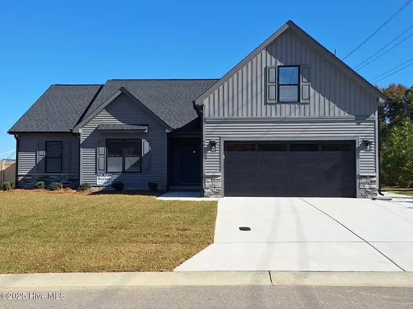 905 Knoll Cir, Greenville, NC 27858