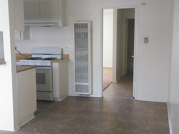 4th image of 6907 Whitsett Ave #217
