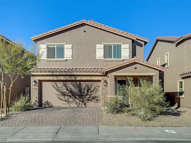 1624 Desert Path Ave — Photo 1