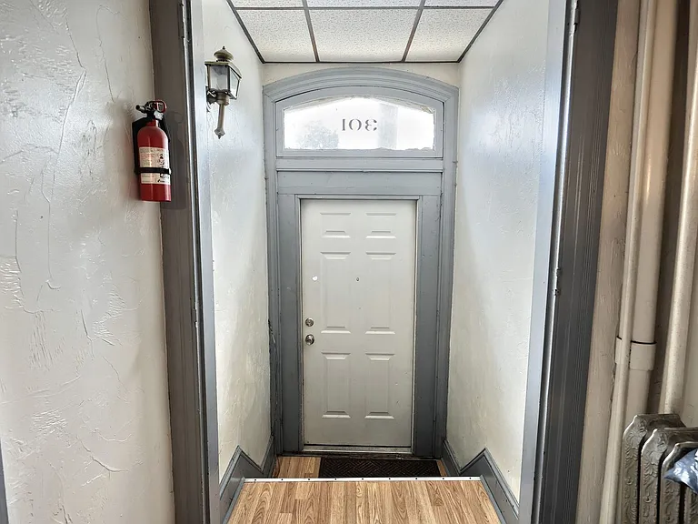 301 N Queen St — Photo 7