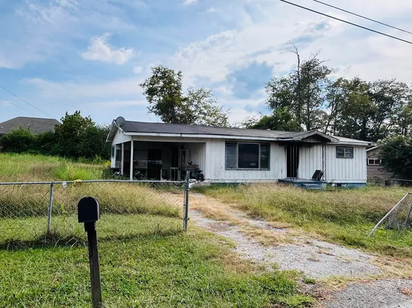 72 Lillian Dr, Rossville, GA 30741