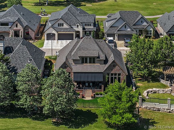 4th image of 611 Fairway Dr