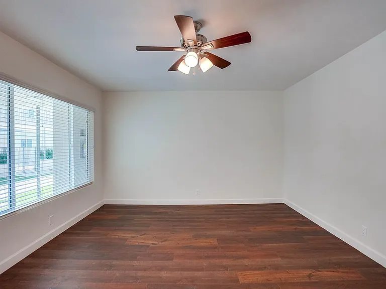 920 Enterprise Ave — Photo 9