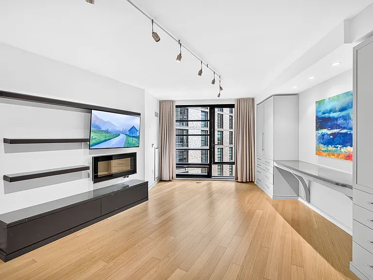 580 Washington St #5E — Photo 13