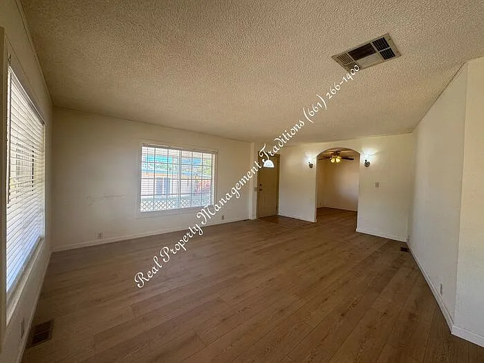 3 bed, 2.0 bath, 1440 sqft, $1,950 — Photo 3