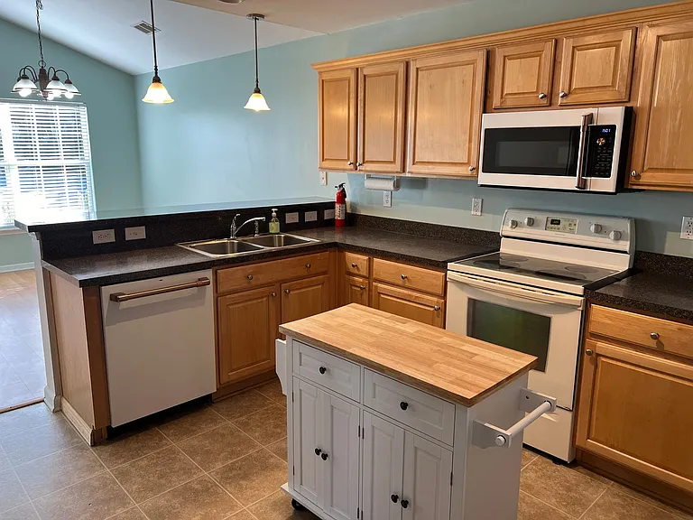 408 Moat Ct — Photo 3