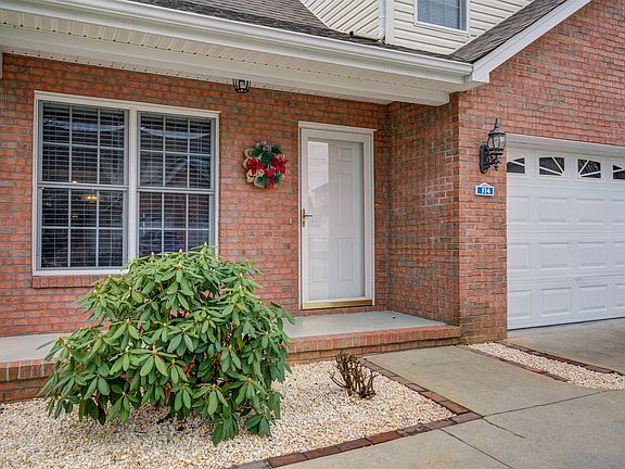 3rd image of 114 Silver Drop Ln