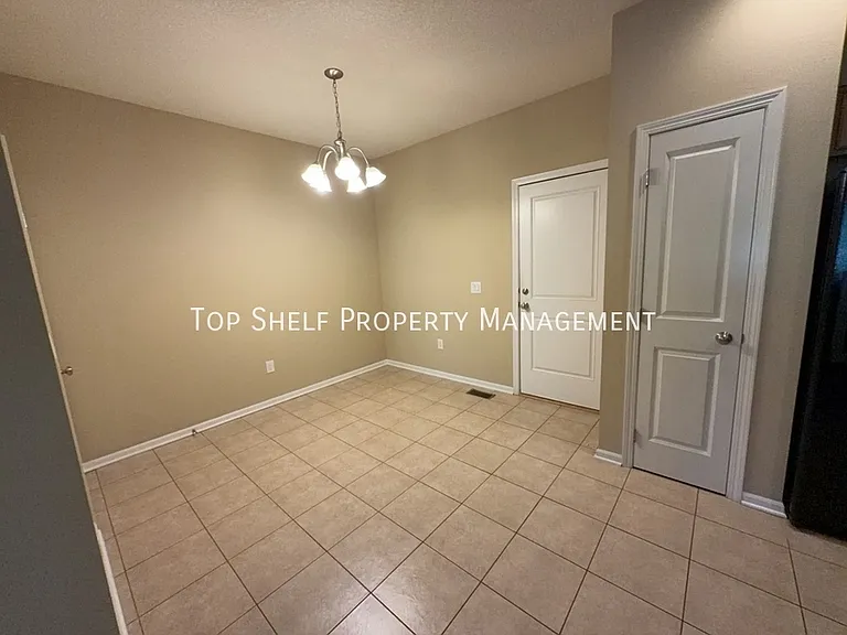 3707 NE Marissa Ln — Photo 5