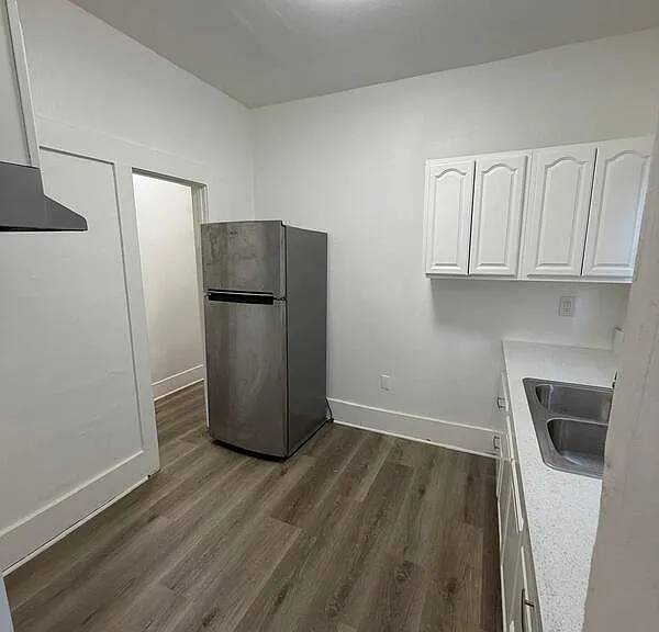 433 W 4th St #433 — Photo 6