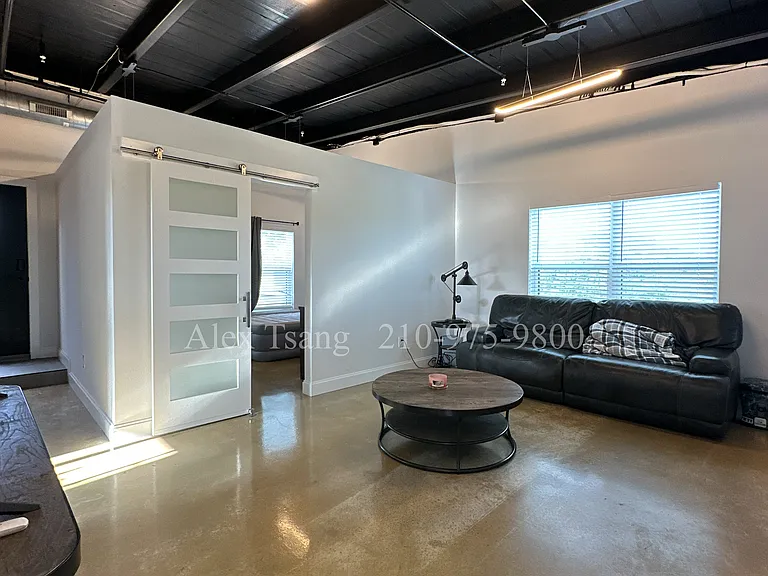 811 Montana St #1301 — Photo 8