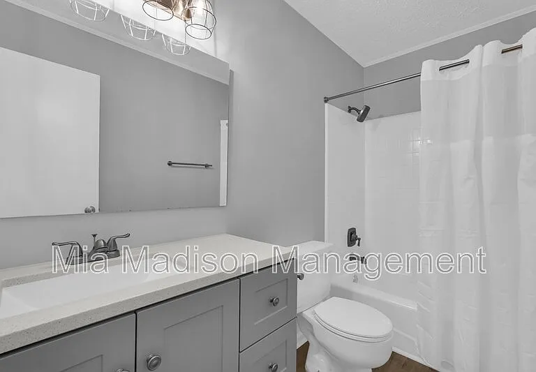111 E Mell St #7 — Photo 13