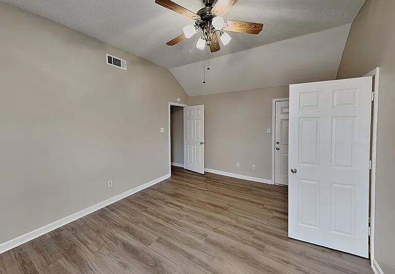 1633 Dexter Ln — Photo 7