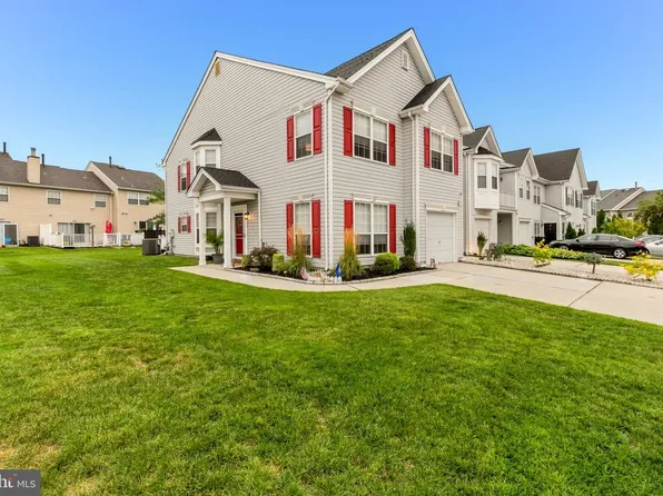 12 Sawgrass Ct, Blackwood, NJ 08012