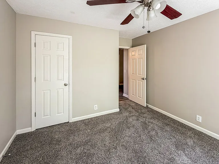 3134 Creekview Ln — Photo 15