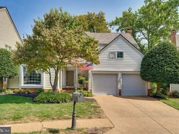 9704 Hidden Valley Rd, Vienna, VA 22181