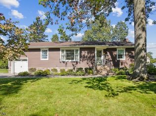 16 Van Riper Ave, Pompton Plains, NJ 07444