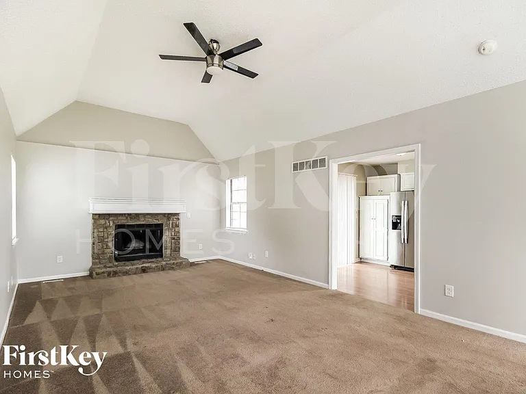 11536 N Woodland Ave — Photo 2