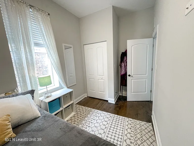 851 N. Leavitt St. — Photo 10