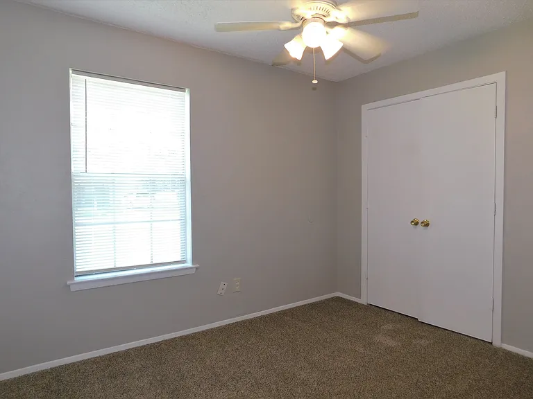 1401 Noble St — Photo 16