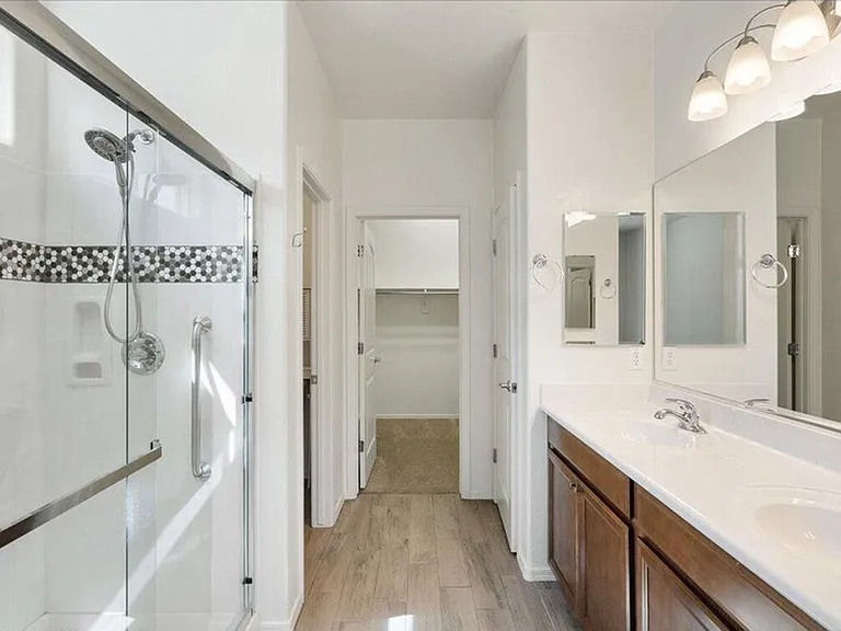 1415 Starling St — Photo 9