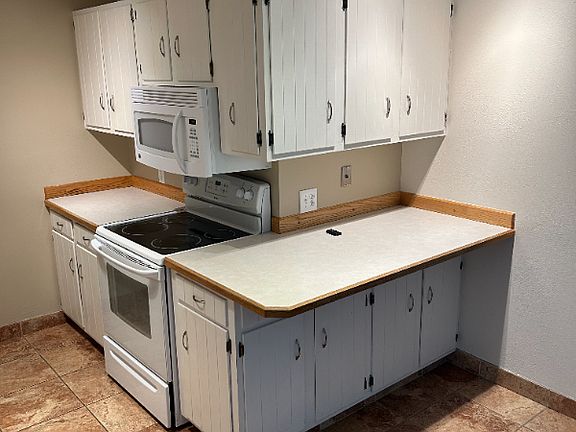 4th image of 300 14th Ave S
