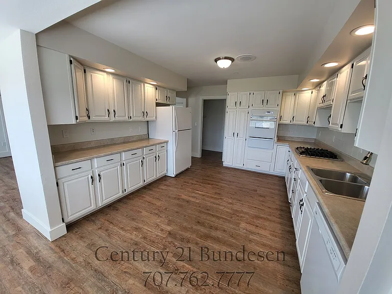 811 Old Adobe Rd — Photo 4