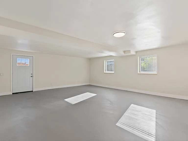 1575 W 7th St — Photo 8