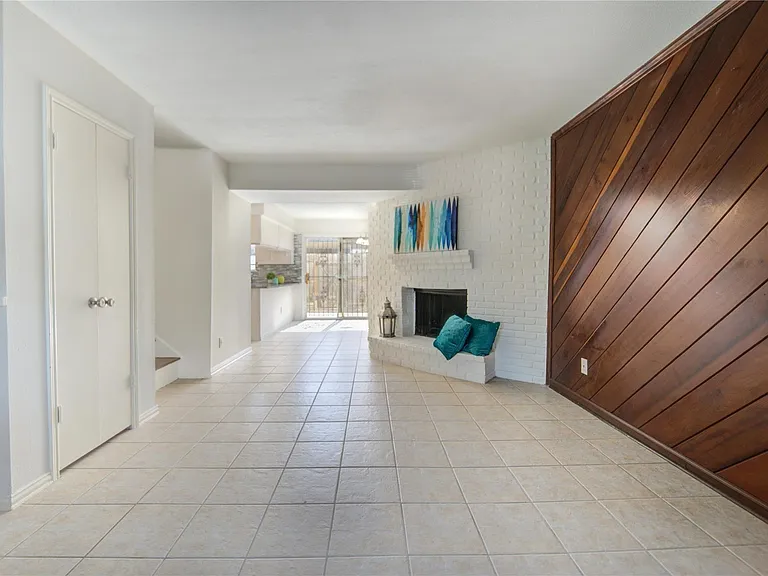 14633 Perthshire Rd — Photo 5