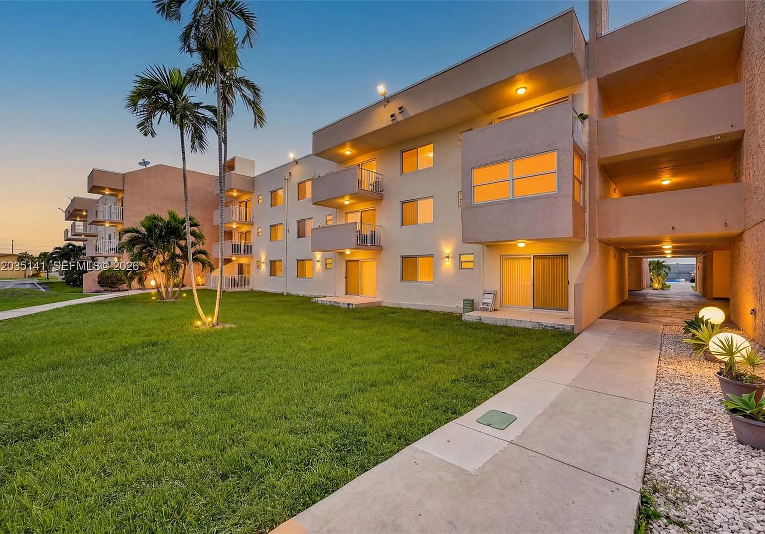 Coral Way Village Condo — Photo 1