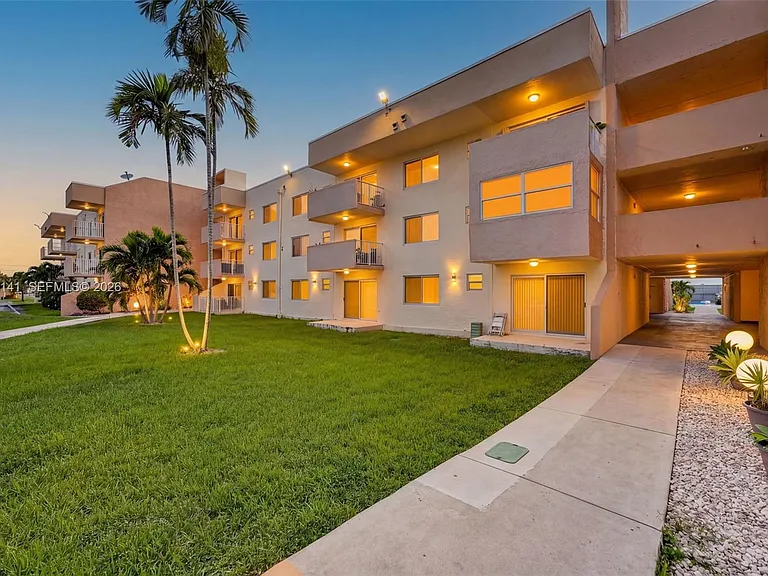 10300 Coral Way #C25 — Photo 1
