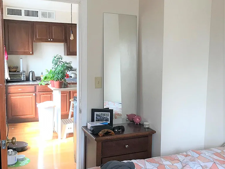 277 Putnam Ave — Photo 2