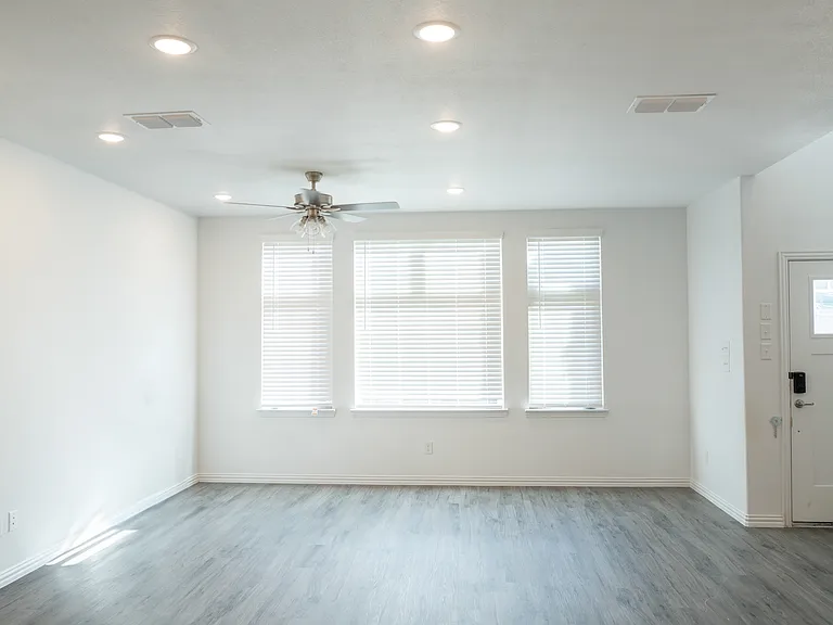 2949 Aiden Ln — Photo 11