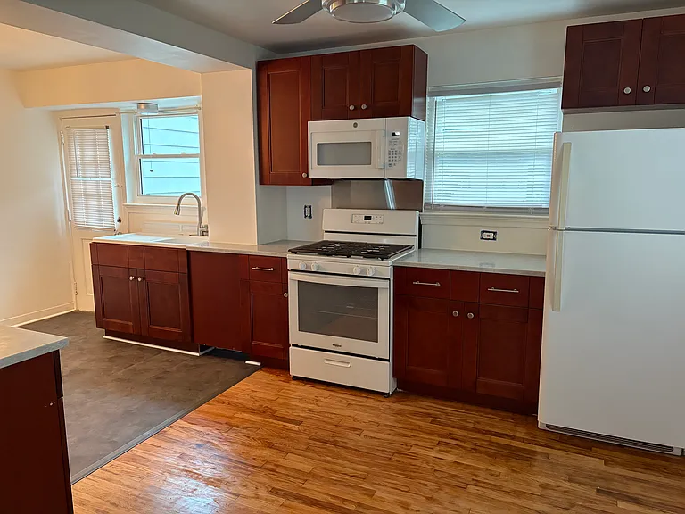 2209 S 9th St — Photo 4