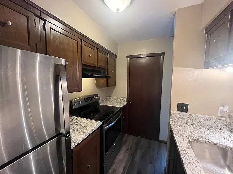 822 Cardinal Creek Blvd — Photo 4