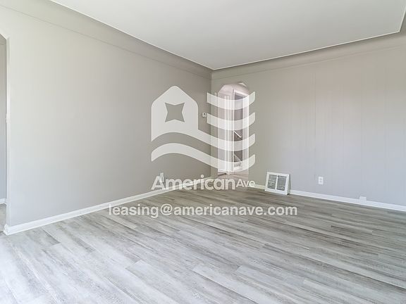 1477572_002_living_room_3.jpg