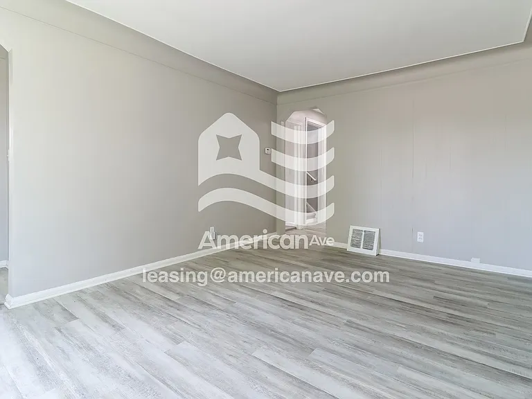 1477572_002_living_room_3.jpg
