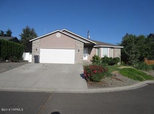 918 Crestview Ct, Selah, WA 98942