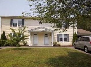 53 Chiswick Rd, Warwick, RI 02889