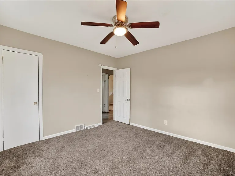 17208 Lipton Ave — Photo 13