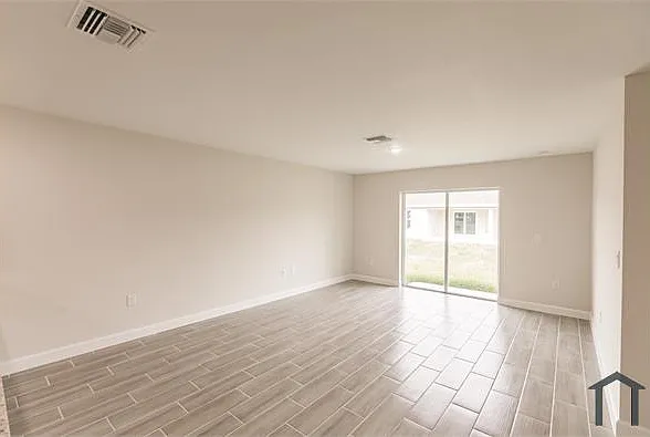 3 bed, 1197 sqft, $1,600 — Photo 3