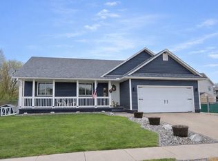 2401 E Glenwood Dr, Des Moines, IA 50320