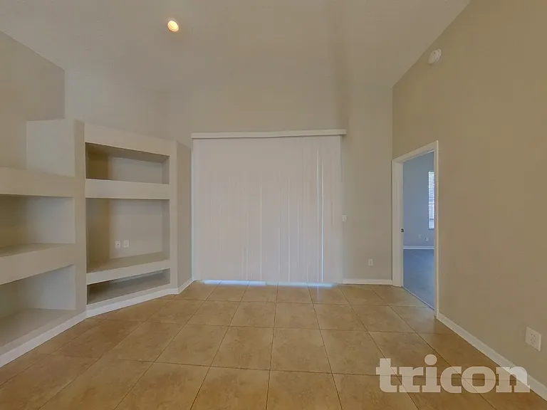 248 Wescliff Dr — Photo 2