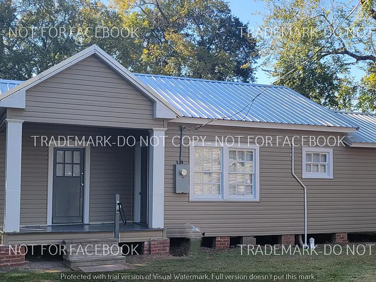 131 Eisenhower St — Photo 1